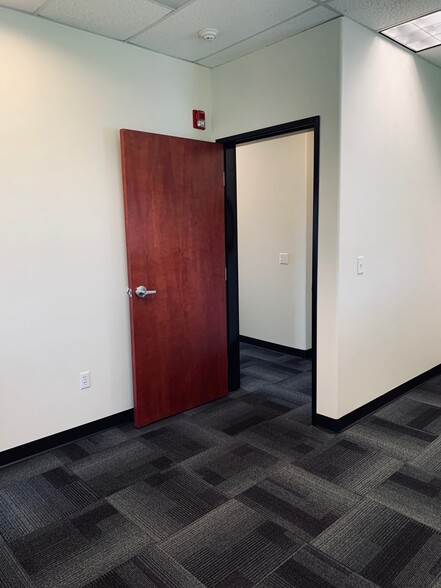 More Photos Of 717 NE 61st St, Vancouver Medical For Lease