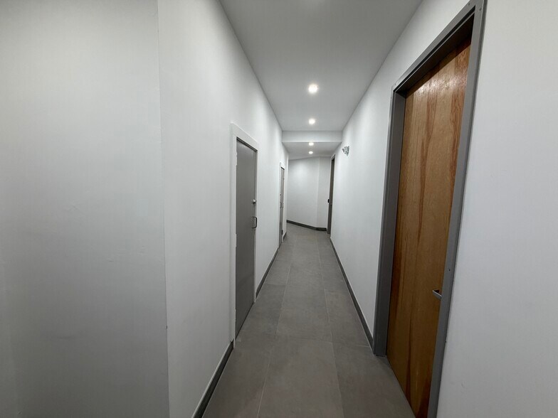More Photos Of 5170 N Federal Hwy, Fort Lauderdale Storefront Retail Office For Lease