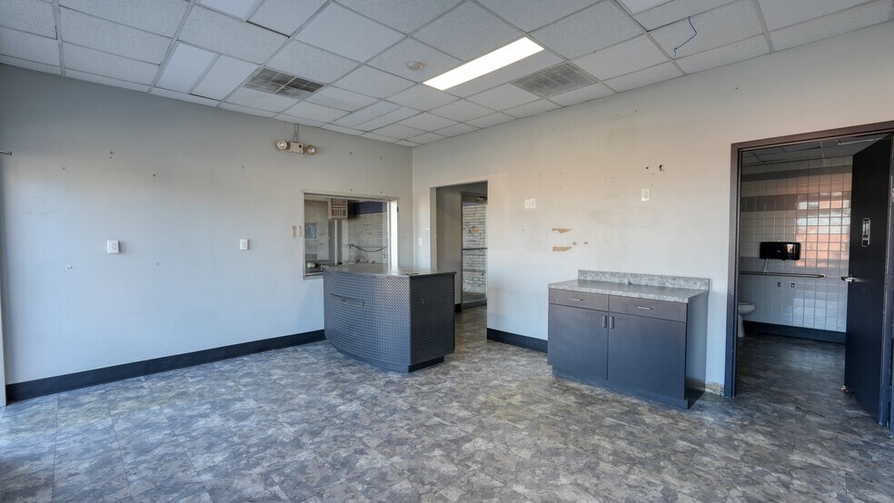 More Photos Of 1105 Wheeling Ave, Cambridge Auto Repair For Sale