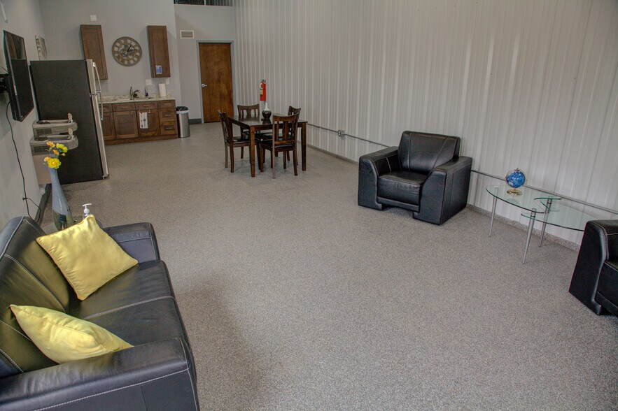 More Photos Of 2364 Industrial Ln, Broomfield Warehouse For Sale