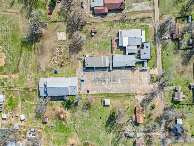 More Photos Of 214 N School St, Winfield Light Distribution For Sale