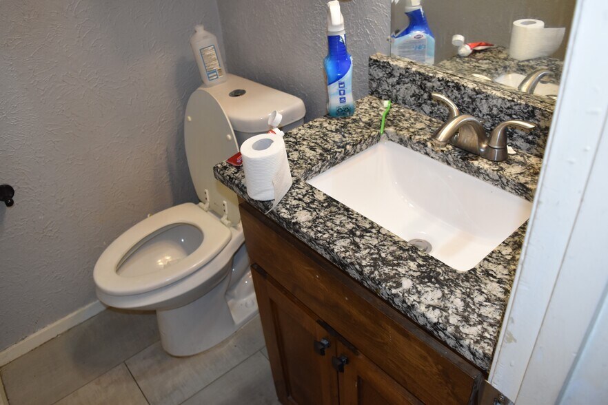 More Photos Of 2401-2411 Doreen St, Grand Prairie Apartments For Sale