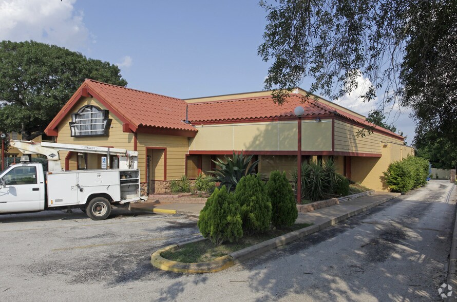 More Photos Of 1605 E Oltorf St, Austin Restaurant For Lease