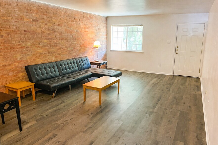 More Photos Of 1700 George Bush Dr, College Station Apartments For Sale