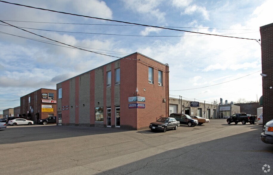 Primary Photo Of 71 Glen Cameron Rd, Markham Warehouse For Lease
