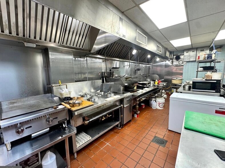 More Photos Of 274 S 20th St, Philadelphia Storefront Retail Residential For Sale