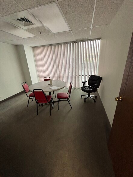 More Photos Of 456 Fulton St, Peoria Office For Sale