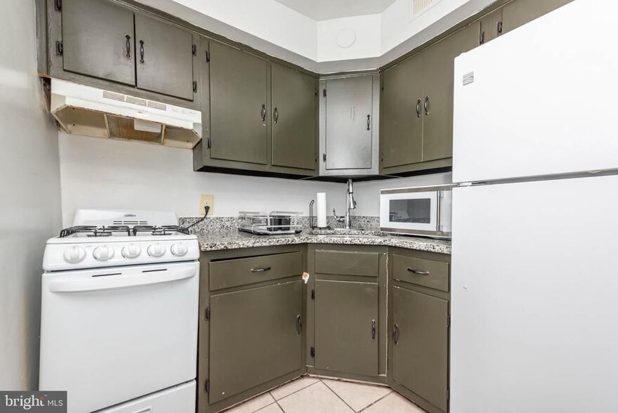 More Photos Of 1911 W Baltimore St, Baltimore Apartments For Sale