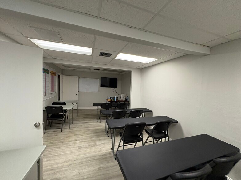 More Photos Of 3900 Broadway Ave, Fort Myers Medical For Sale