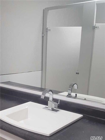 More Photos Of 120 W Park Ave, Long Beach Office For Sale