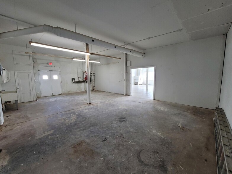 More Photos Of 130 S Main St, Liberty Flex For Sale