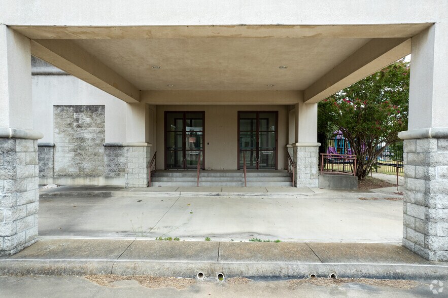 More Photos Of 2925 Riverglen Dr, Fort Worth Loft Creative Space For Sale