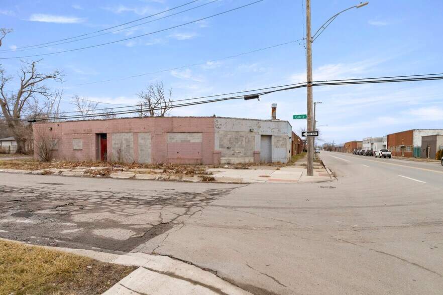 Primary Photo Of 6870 E Davison St, Hamtramck Industrial For Sale