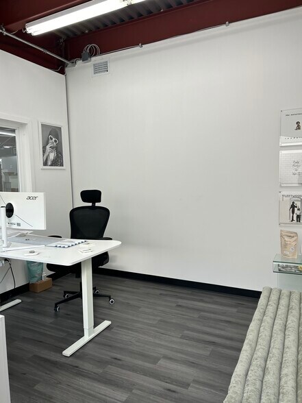 More Photos Of 252 Indian Head Rd, Kings Park Warehouse For Lease