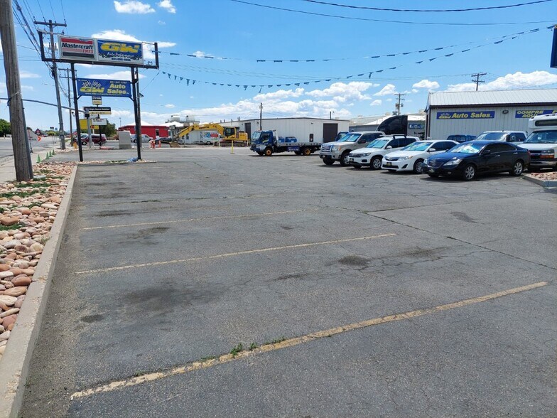 More Photos Of 1422-1462 S Redwood Rd, Salt Lake City Showroom For Sale