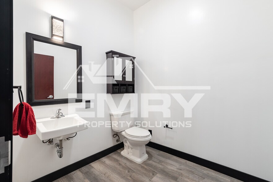 More Photos Of 942 S Gerhart Ave, Commerce Coworking Space