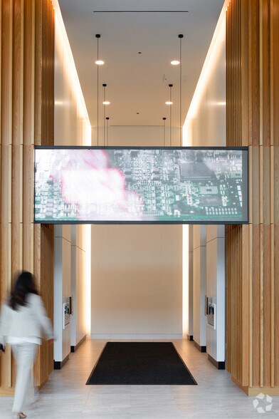 More Photos Of 250 W Pratt St, Baltimore Office For Lease