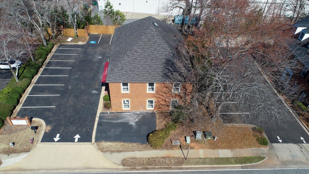 More Photos Of 610 Colonial Park Dr, Roswell Medical For Lease