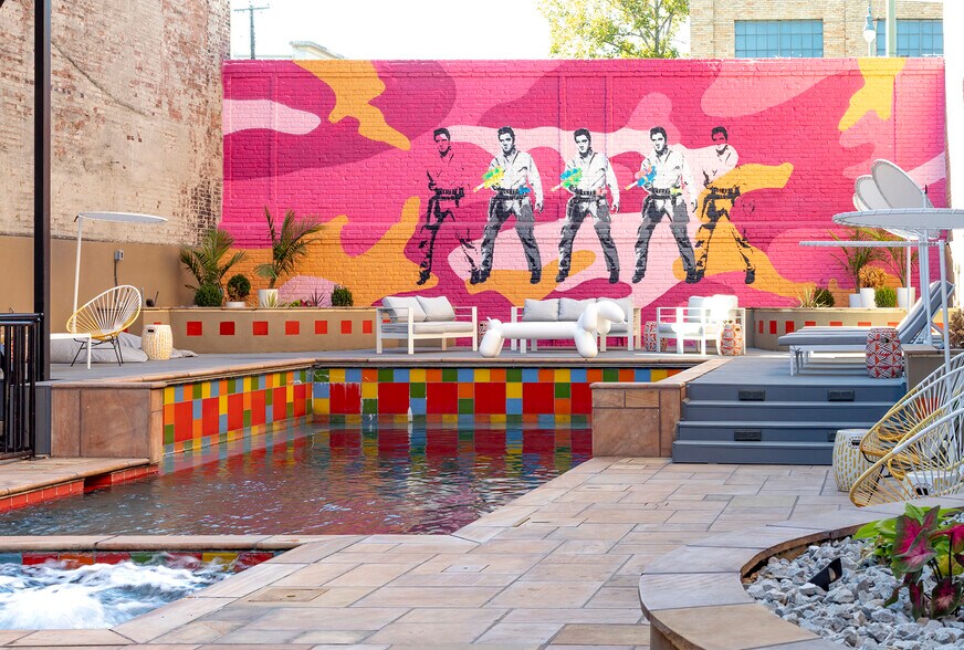 More Photos Of 400 South Main Street, Memphis Hotel For Lease