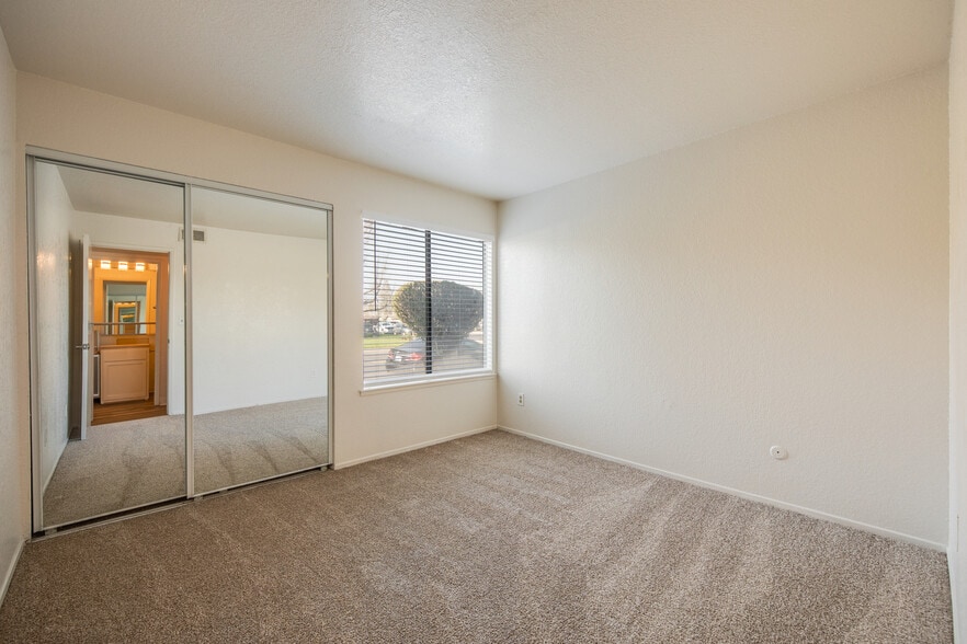 More Photos Of 602-710 Wimbledon Dr, Lodi Apartments For Sale