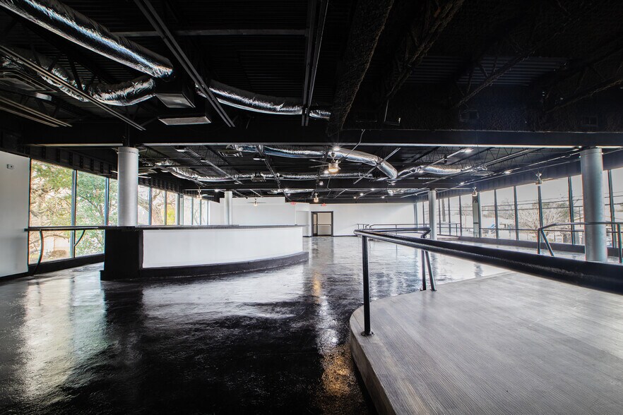 More Photos Of 802 Crosstimbers, Houston General Retail For Sale