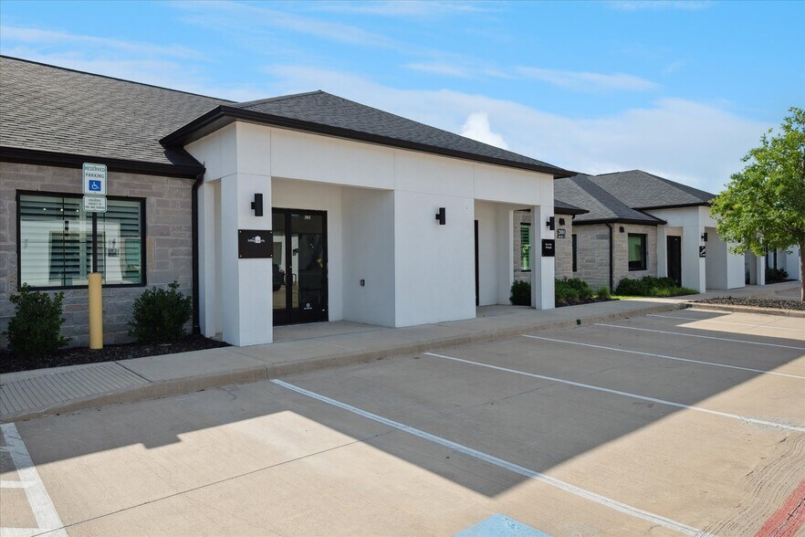 More Photos Of 2001 Auburn Hills Pky, McKinney Office For Lease