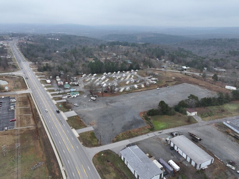 More Photos Of 2521 Highway 65 S, Clinton Trailer Camper Park For Sale