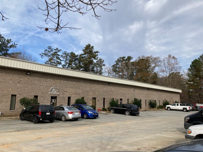 More Photos Of 1525 Senoia Rd, Tyrone Distribution For Lease