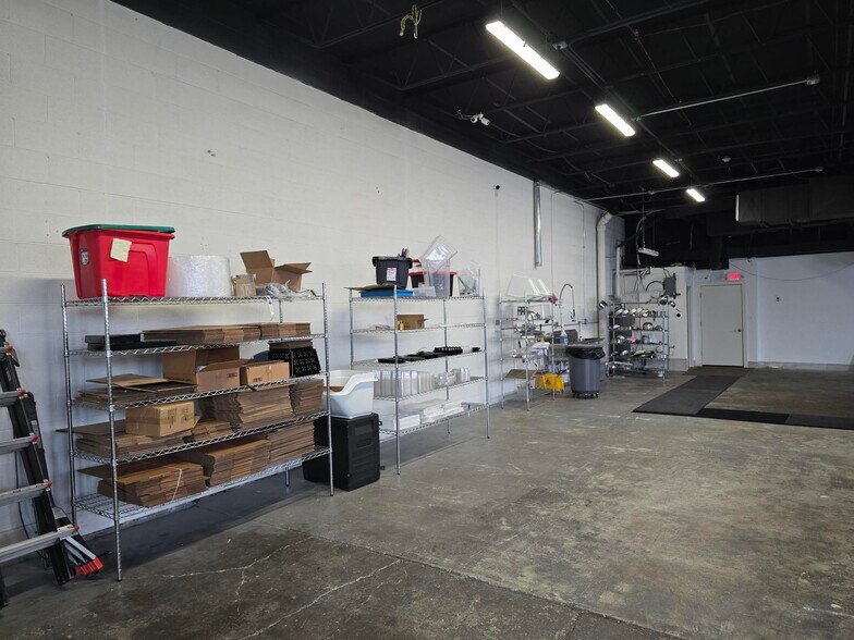 More Photos Of 8030 N Lawndale Ave, Skokie Warehouse For Sale