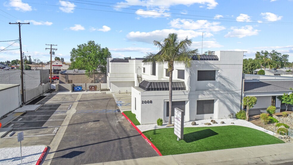 More Photos Of 2008 W Dorothea Ave, Visalia Freestanding For Lease