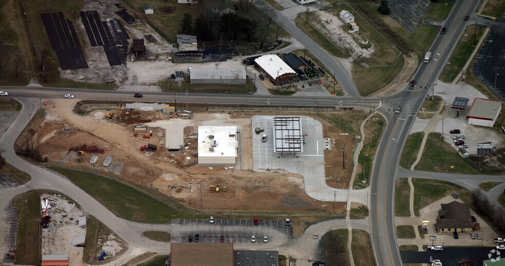 More Photos Of 907 W Jackson St, Ozark Service Station For Sale