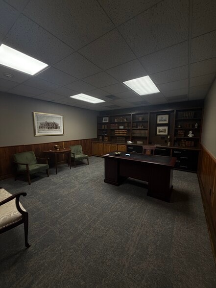 More Photos Of 104 E Main St, Johnson City Office For Lease
