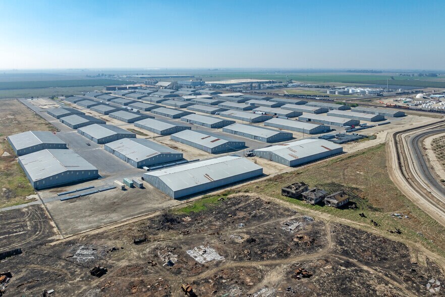 More Photos Of 10210 Idaho Ave, Hanford Industrial For Sale