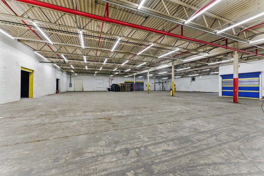 More Photos Of 755 New Ludlow Rd, South Hadley Warehouse For Lease