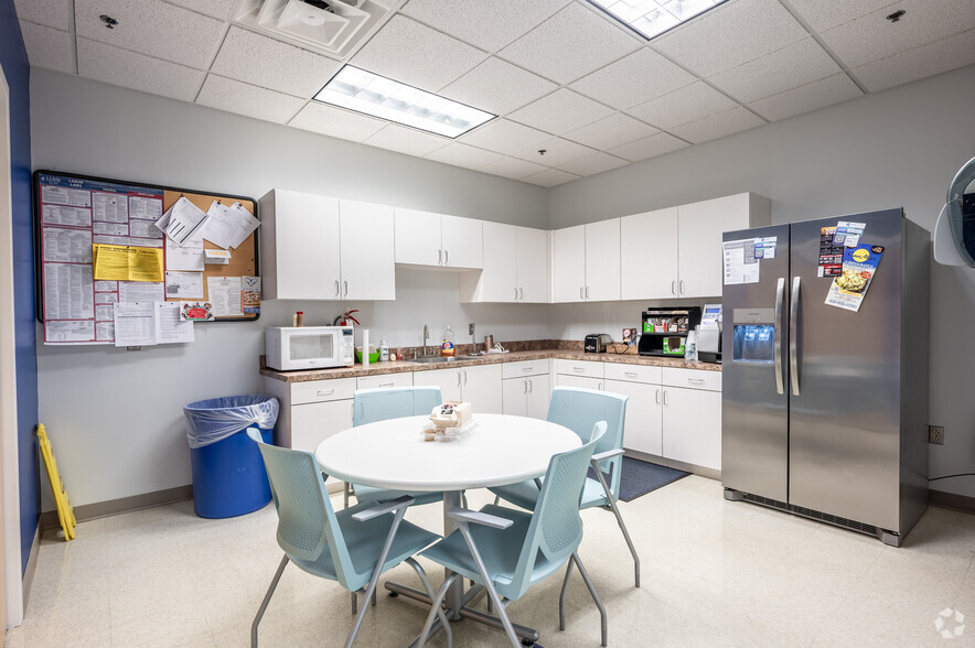 More Photos Of 9920 Franklin Square Dr, Nottingham Medical For Sale