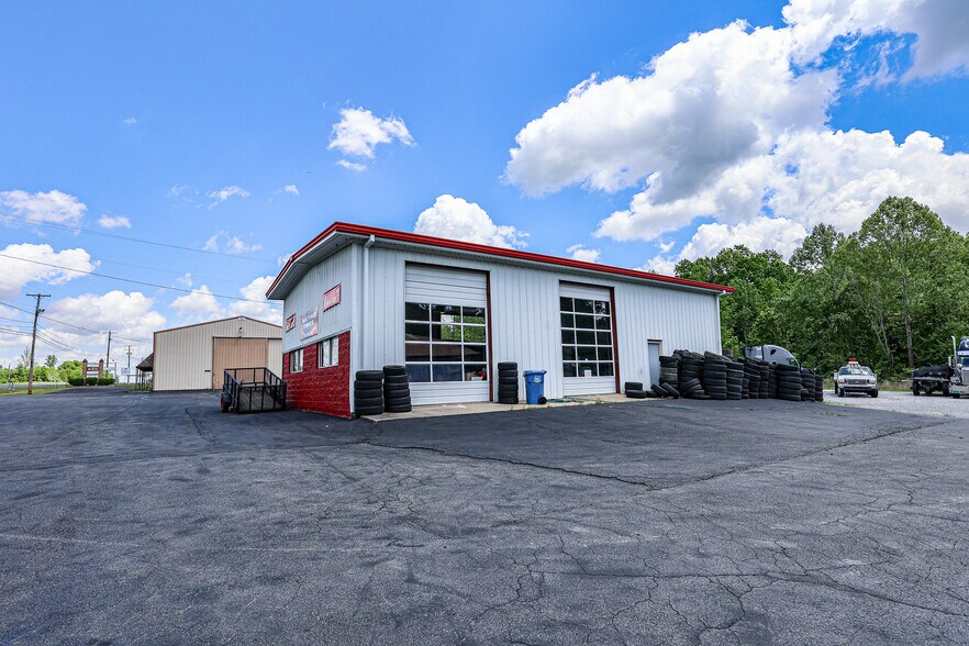 More Photos Of 430 US-62 E, Eddyville Auto Repair For Sale