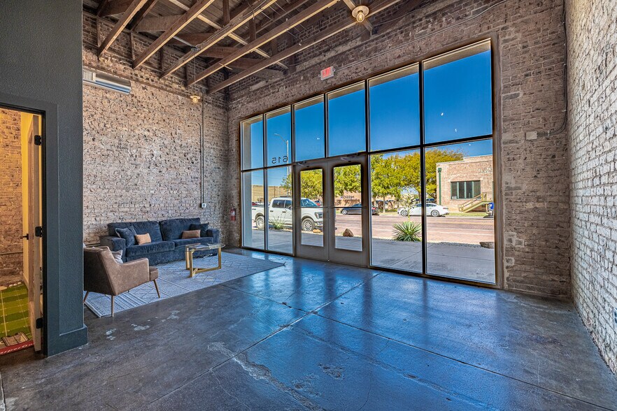 More Photos Of 615 Broadway St, Lubbock Office For Lease