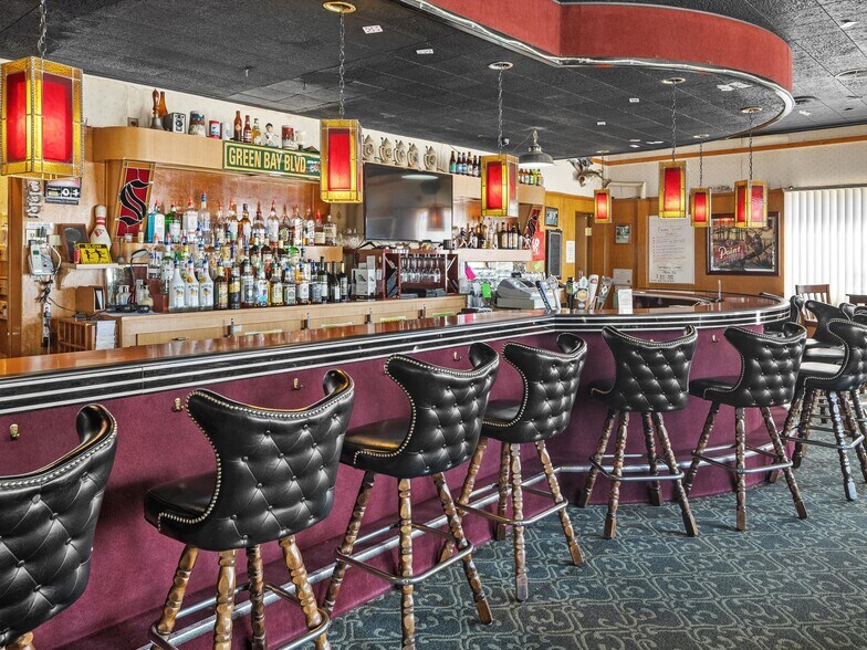 More Photos Of 201 Steele St, Algoma Hotel For Sale