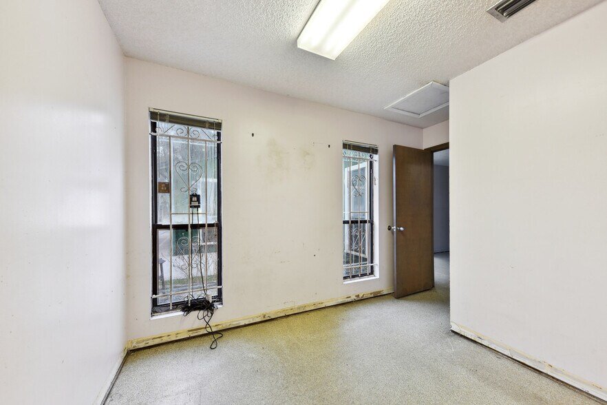 More Photos Of 10569 Lem Turner Rd, Jacksonville Medical For Sale
