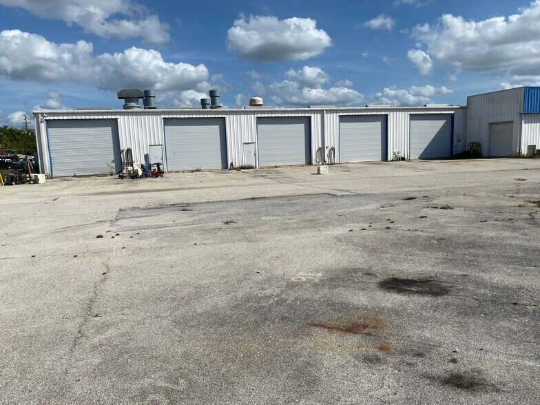 More Photos Of 23180 Harper Ave, Port Charlotte Service For Sale