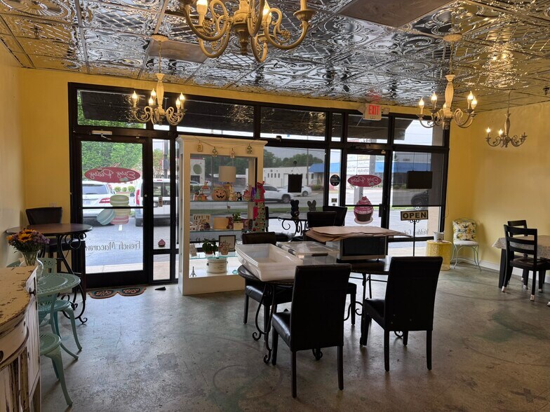 More Photos Of 1616 Battleground Ave, Greensboro Freestanding For Lease