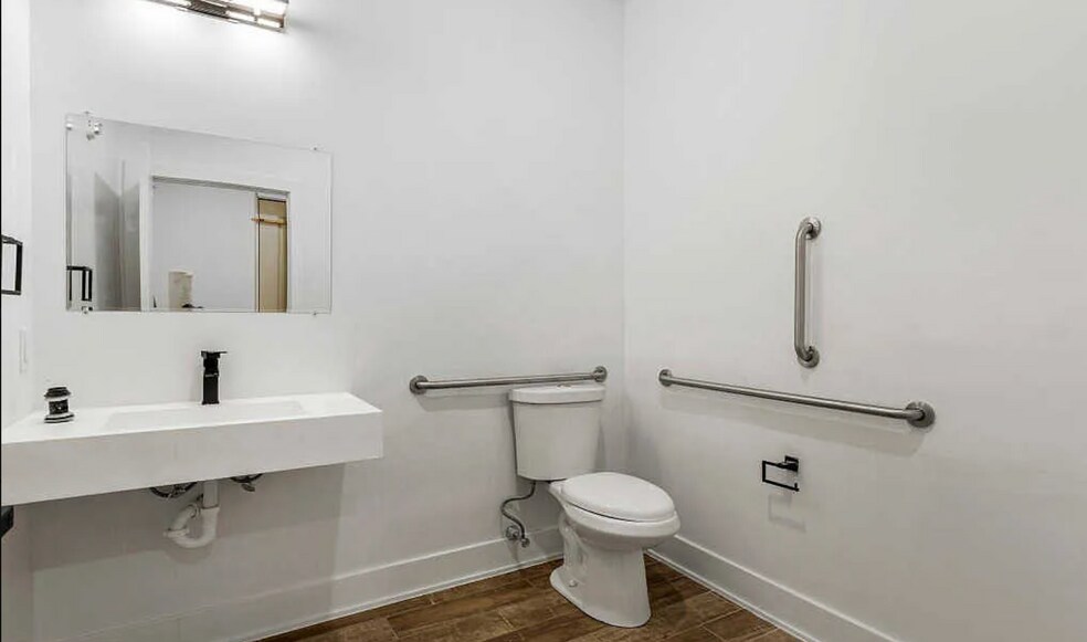 More Photos Of 1551 N Franklin St, Philadelphia Office For Lease