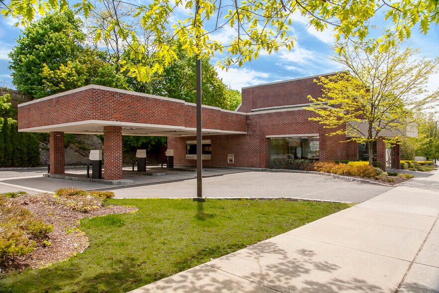 More Photos Of 1289 Boston Post Rd, Larchmont Freestanding For Sale