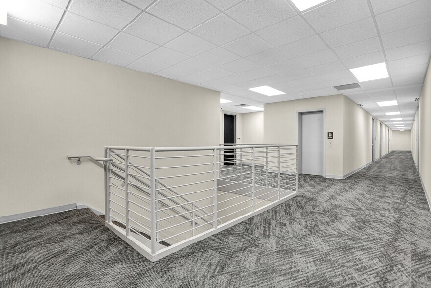 More Photos Of 5455 W 86th St, Indianapolis Office For Lease