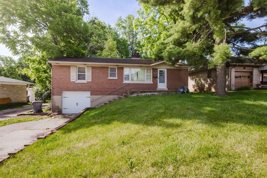 More Photos Of , Lexington Specialty For Sale