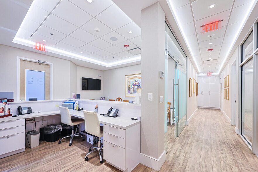 More Photos Of 833 Northern Blvd, Great Neck Medical For Lease