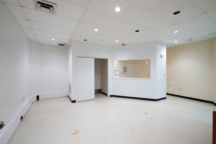 More Photos Of 493 Main St, Warsaw Medical For Sale