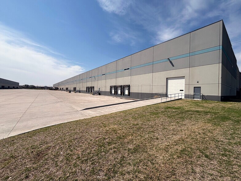 More Photos Of 9500 W Reno Ave, Oklahoma City Unknown For Lease