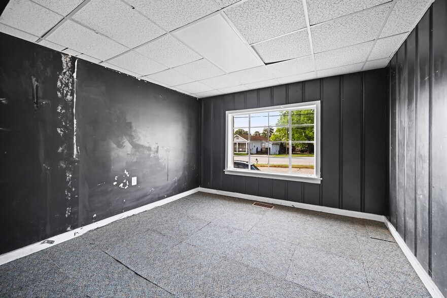 More Photos Of 1530 Nabell Ave, East Point Warehouse For Lease