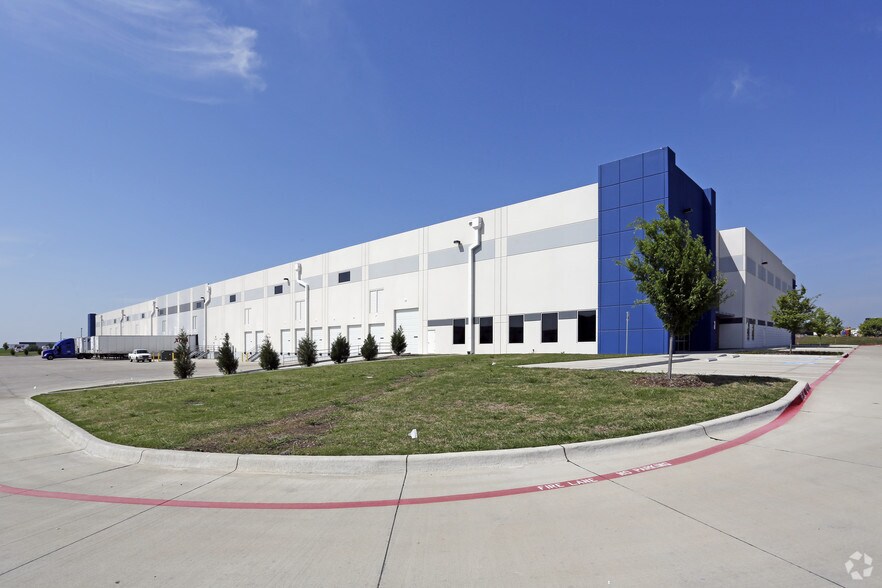 More Photos Of 2300 Arbrook Blvd, Arlington Unknown For Lease